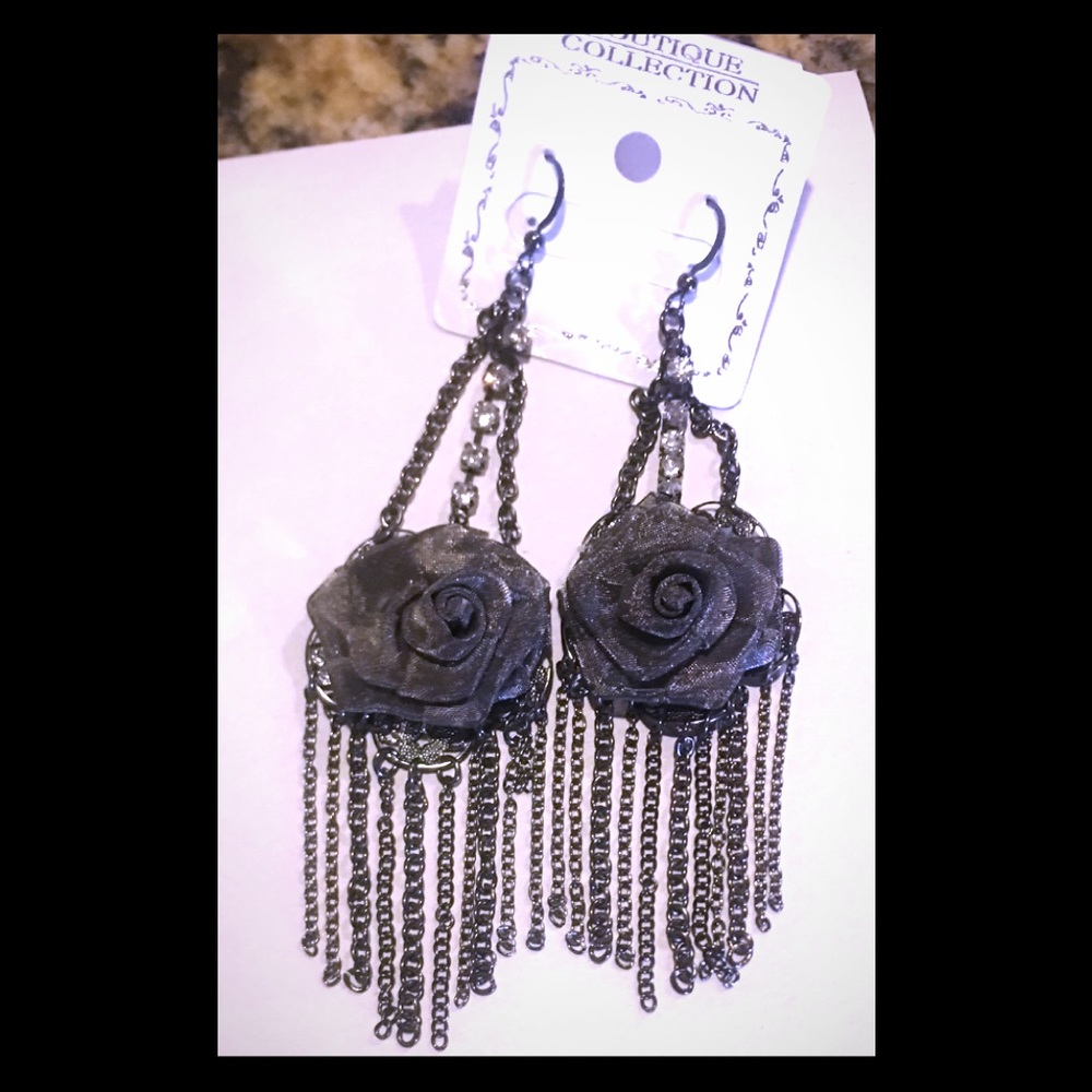 NWT! Long fashionable earrings